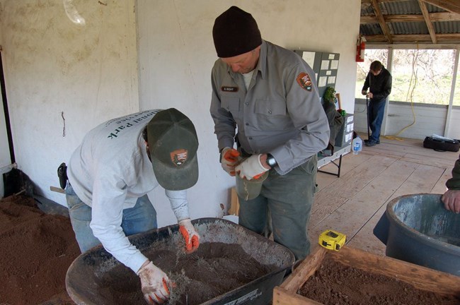 Moss Rudley and Bruce Wright dry mix the bouisillage. Moss Rudley and Bruce Wright dry mix the bouisillage.