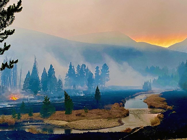 East Troublesome Fire in the Kawuneechee Valley. East Troublesome Fire in the Kawuneechee Valley.