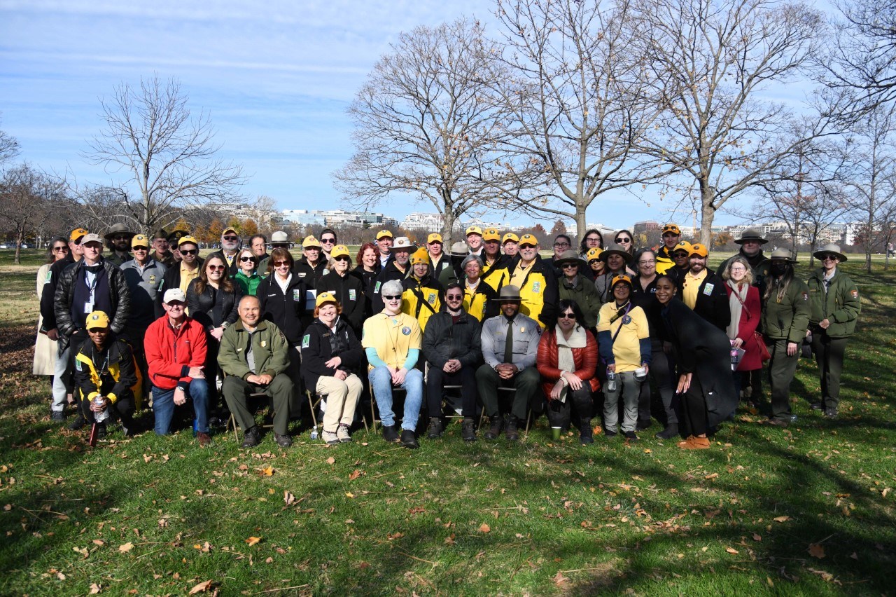 Group photo featuring Nia Crawford, volunteers, and National Park Service staff