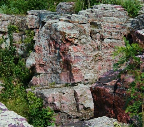 The Oracle Outline of a face in rocks