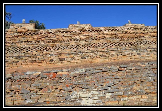 These walls the homesteads of wealthy ruling elite in Zimbabwe during the thirteenth century AD. These walls the homesteads of wealthy ruling elite in Zimbabwe during the thirteenth century AD.