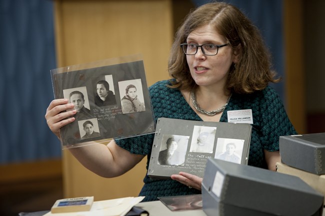 Felicia Williamson presents on preserving family memories Felicia Williamson presents on preserving family memories