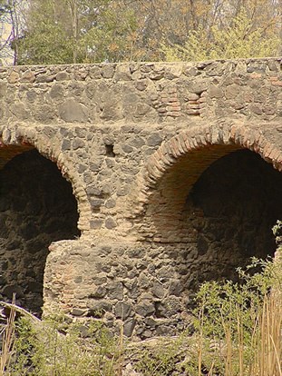 Puente del Diablo in Navacoán, Durango, Mexico. Built in 1782, the bridge is one of ten bridges included on the UNESCO World Heritage List designating sections of El Camino Real in Mexico. NPS photo.