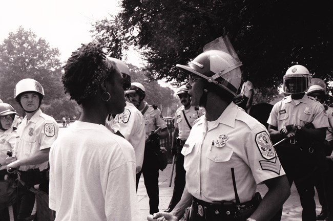 Raquel Manso in uniform with helmet during a protest.