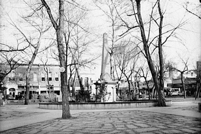 Santa Fe Plaza HABS NM LOC-8d14926v View across the Santa Fe Plaza Library of Congress