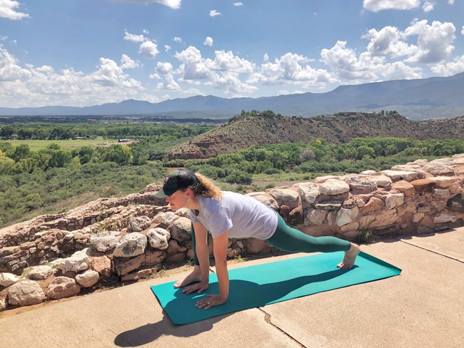A Park Ranger demonstrates lizard pose at Tuzigoot Pueblo. A Park Ranger demonstrates lizard pose at Tuzigoot Pueblo.