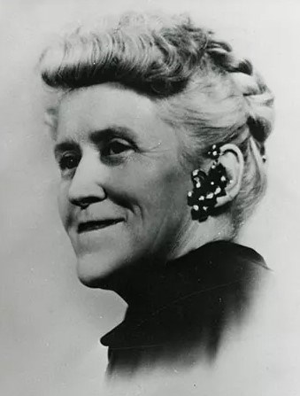 Portrait of a smiling Esther Brazell in her later years.