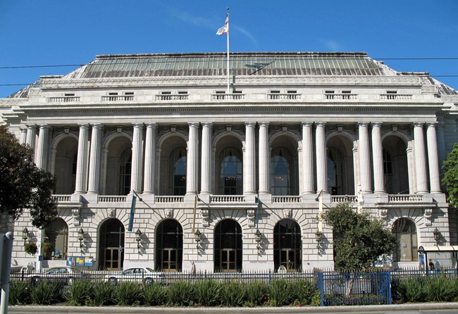 War Memorial Veterans Building White marble building with seven stone arches beneath a balcony and eight pairs of columns supporting the roof