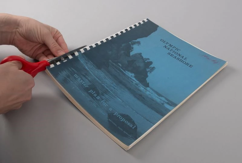 Removing a comb binding. Removing a comb binding