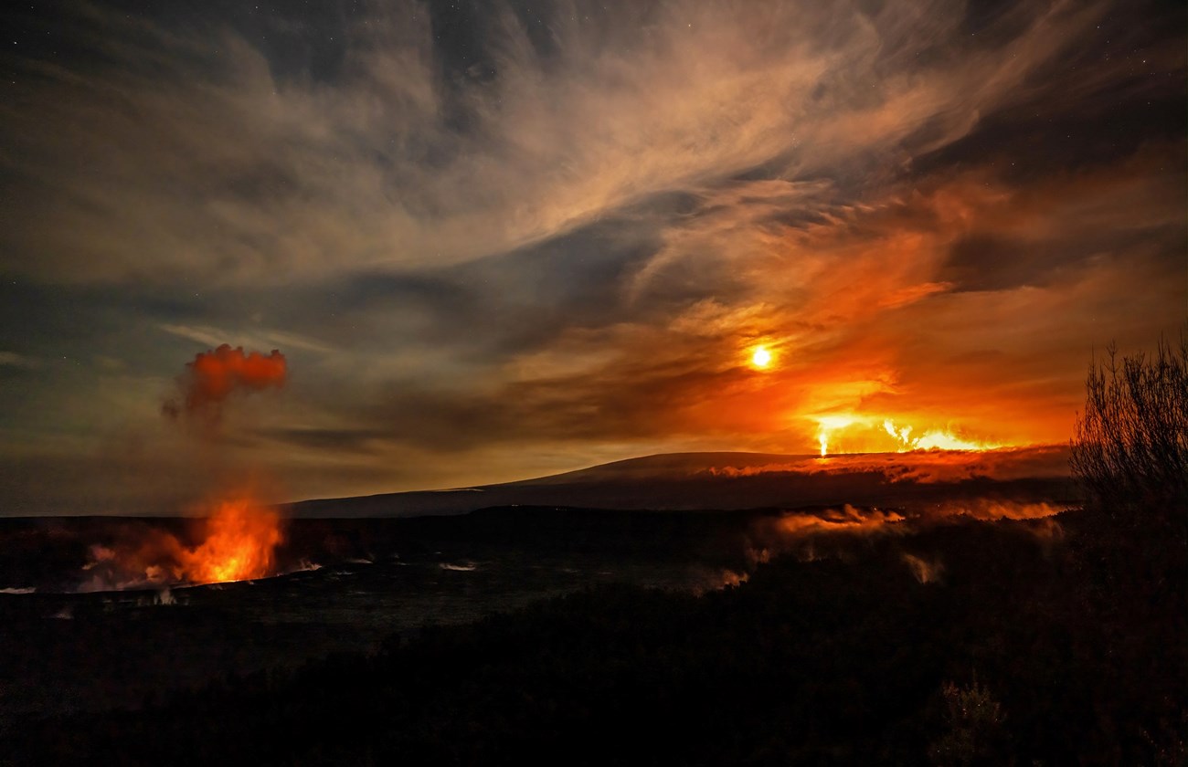 Boldly glowing in the moonlight, Mauna Loa and Kīlauea volcanoes erupt