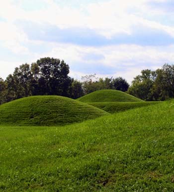 Two Mounds at HOCU Grassy mounds at Hopewell Culfure