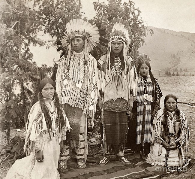 flathead A group of indians in 1899.