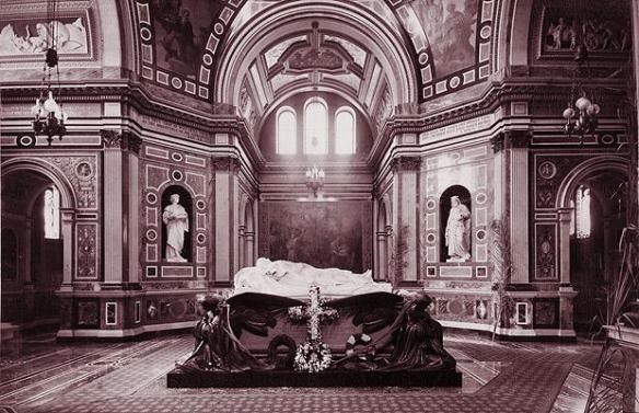 frogmore_1419576i a coffin