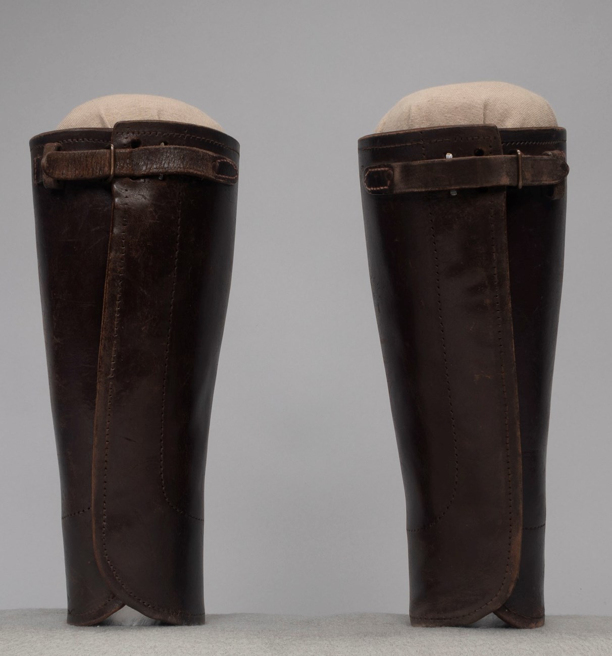 Pair of leather puttees