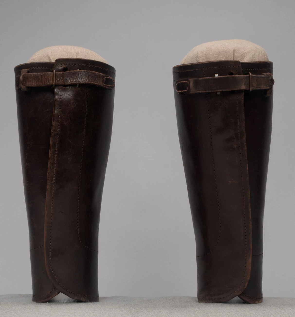 Puttees Pair of leather puttees