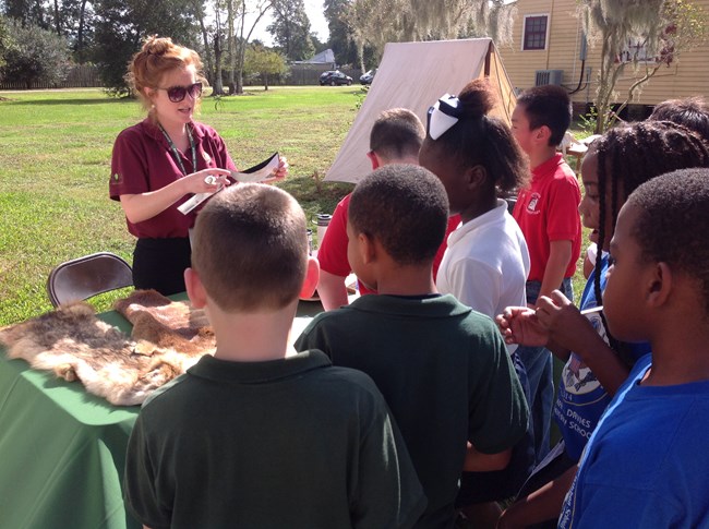 Lauralee Buchanan leading a session on Islenos history education.