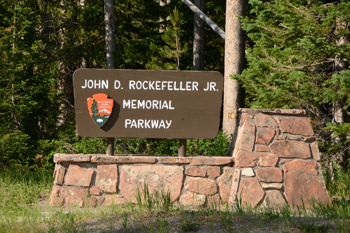 John D. Rockefeller, Jr. National Memorial Parkway entrance sign