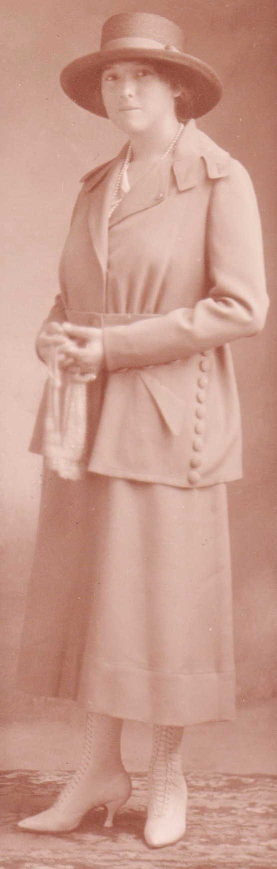 Woman posing in a dress and hat