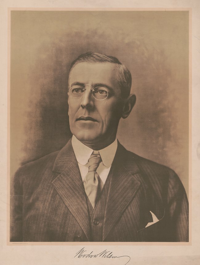 President Woodrow Wilson, 1913 Illustration of a white man wearing glasses and a suit. Under the man is the signature of Woodrow Wilson
