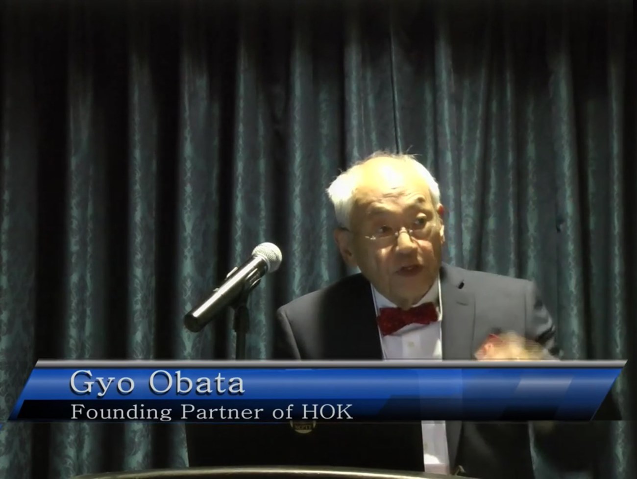 Gyo Obata, HOK Photo of the presenter at a lectern.