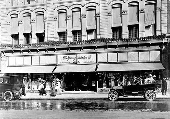 Young-Quinlan Company store picture from 1908 of a store front