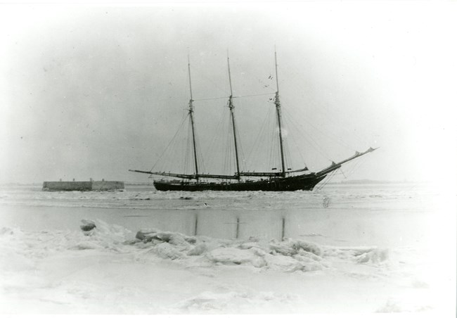 Schooner docked at Ice Pier in 1900.