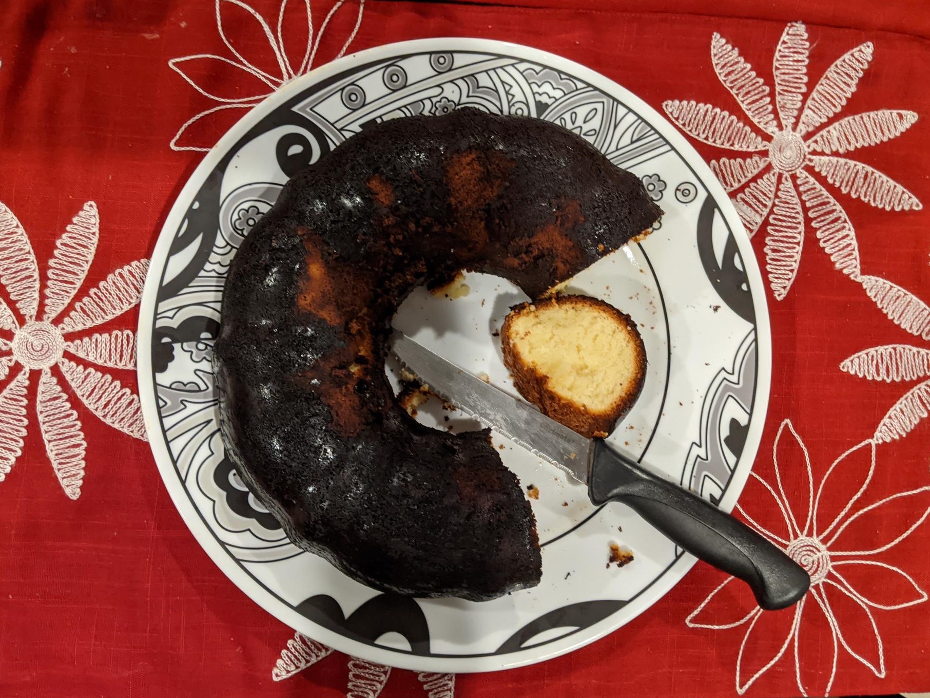 lt= round cake with slightly dark outside and light, fluffy inside