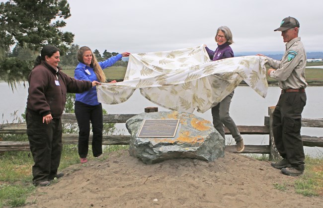 DOI partner agencies unveiling the NNL bronze plaque