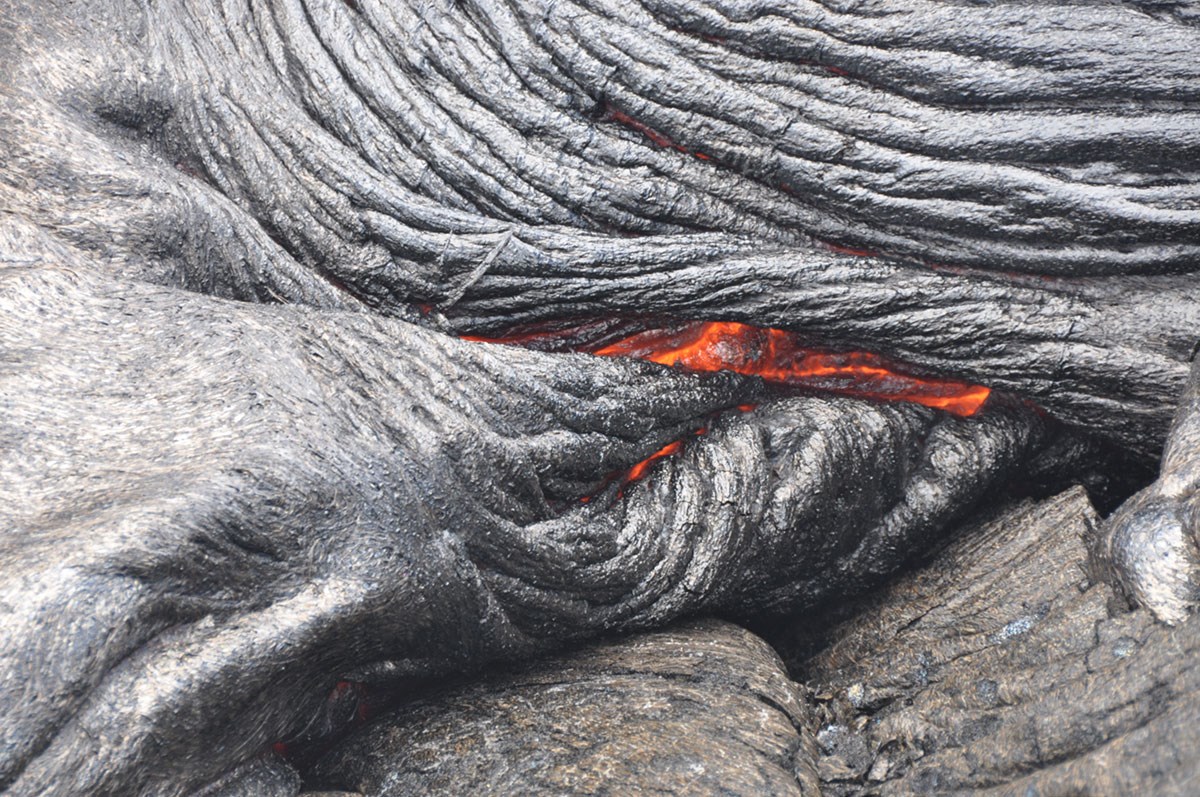 Photo of lava ropes close up.