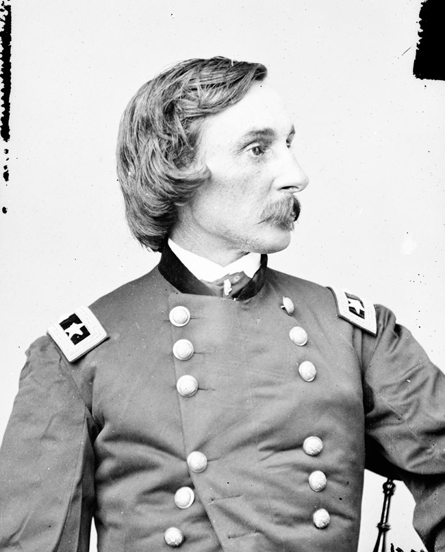 Black and white photo of military Union officer.