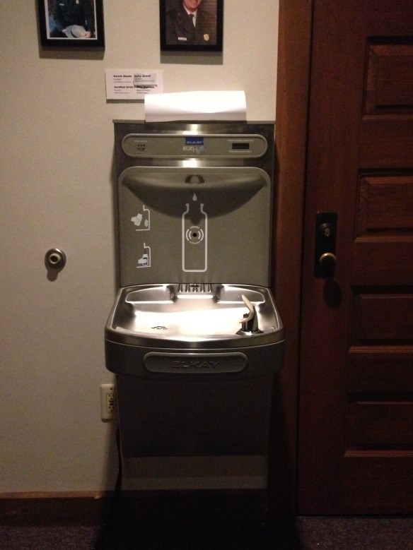 waterfountainnew a waterfountain that has a water bottle filler
