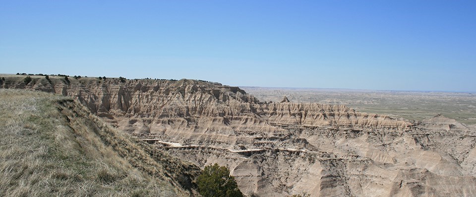 web_sheep-mtn badlands buttes create a high wall, below which prairie spreads out in every direction