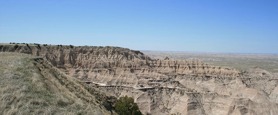 web_sheep-mtn badlands buttes create a high wall, below which prairie spreads out in every direction