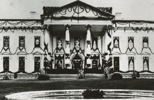 White House draped with black ribbon in mourning of President Garfield's death