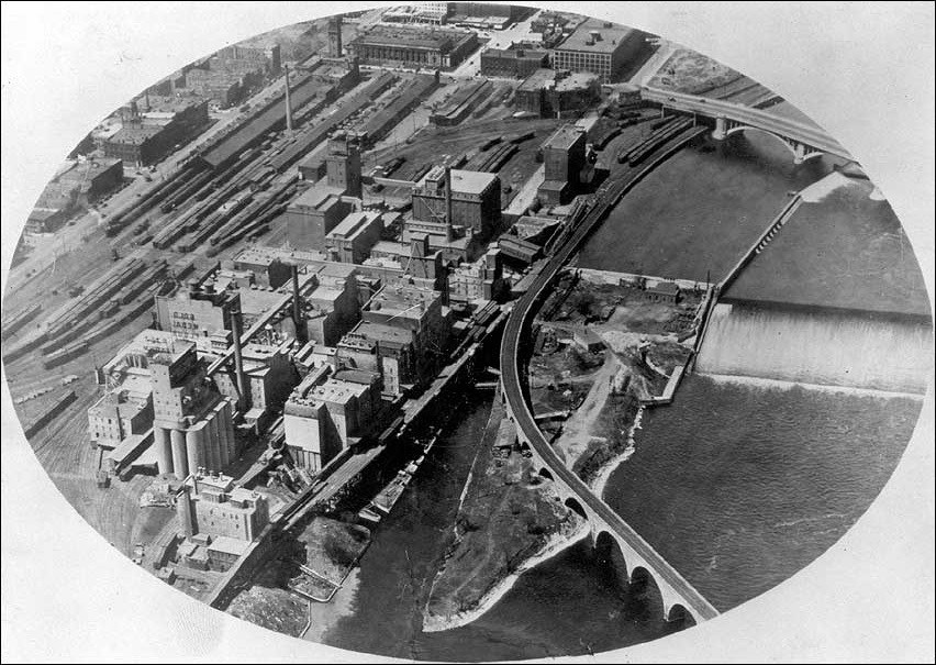 Aerial Photo of West Side Milling District, Minneapolis, early 1920s. Aerial Photo of West Side Milling District, Minneapolis, early 1920s.