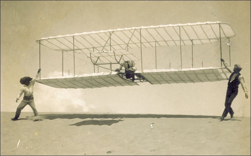 Photo of Wilbur Wright flying the 1901 glider.