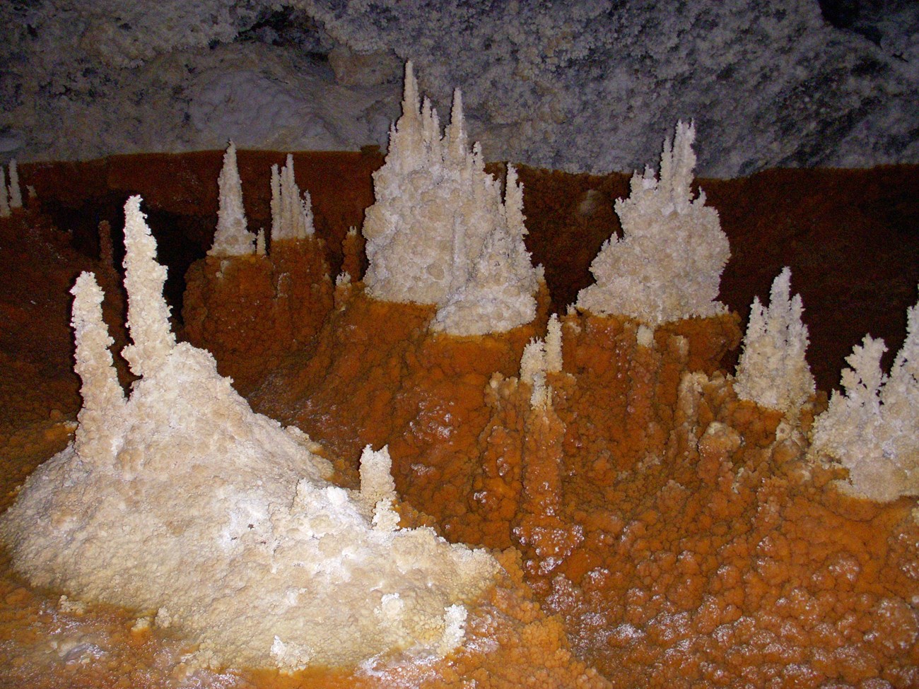 Lechuguilla Cave water and rock formations