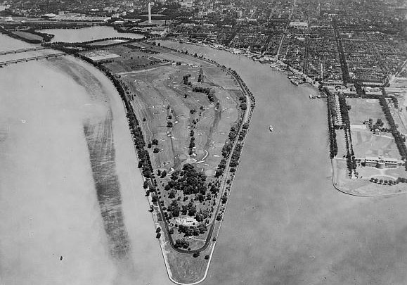Library of Congress (LC-USZ62-135450) Aerial view of the golf course at East Potomac Park