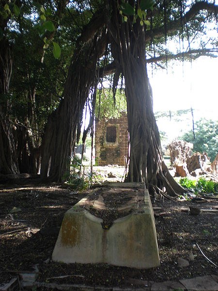 Koloa HI old sugar mill by Joel Bradshaw. Public domain. Wikimedia