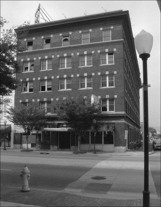 Historic five-story brick building. (Photos by Carroll Van West. Middle Tennessee State University Center for Historic Preservation Collection)