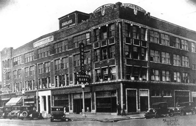 Brick building in Chicago, 1930s.