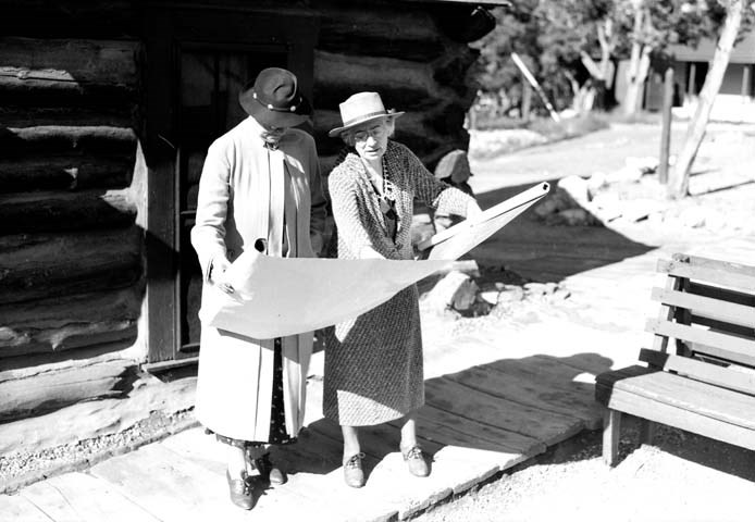Mary Colter shows blueprints to contractor.