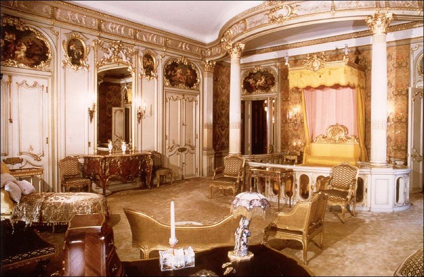 Louise Vanderbilt's bedroom with gold trim.