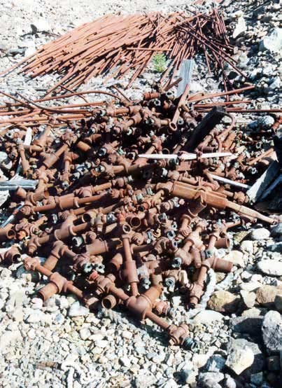 pile of rusted metal pipes and metal rods