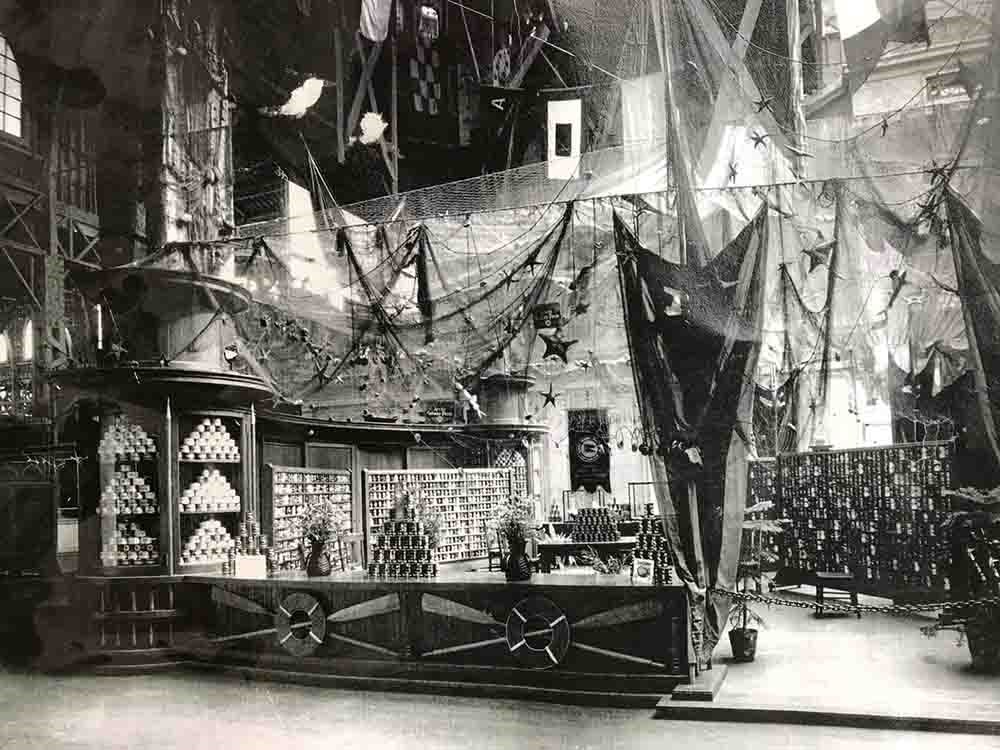 A large exhibit of the salmon cannery at the 1904 World's Fair.