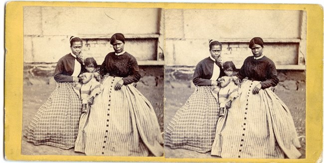 Stereoview of Selina Gray, enslaved servant at Arlington House, and two of her daughters. Stereoview of Selina Gray, enslaved servant at Arlington House, and two of her daughters.