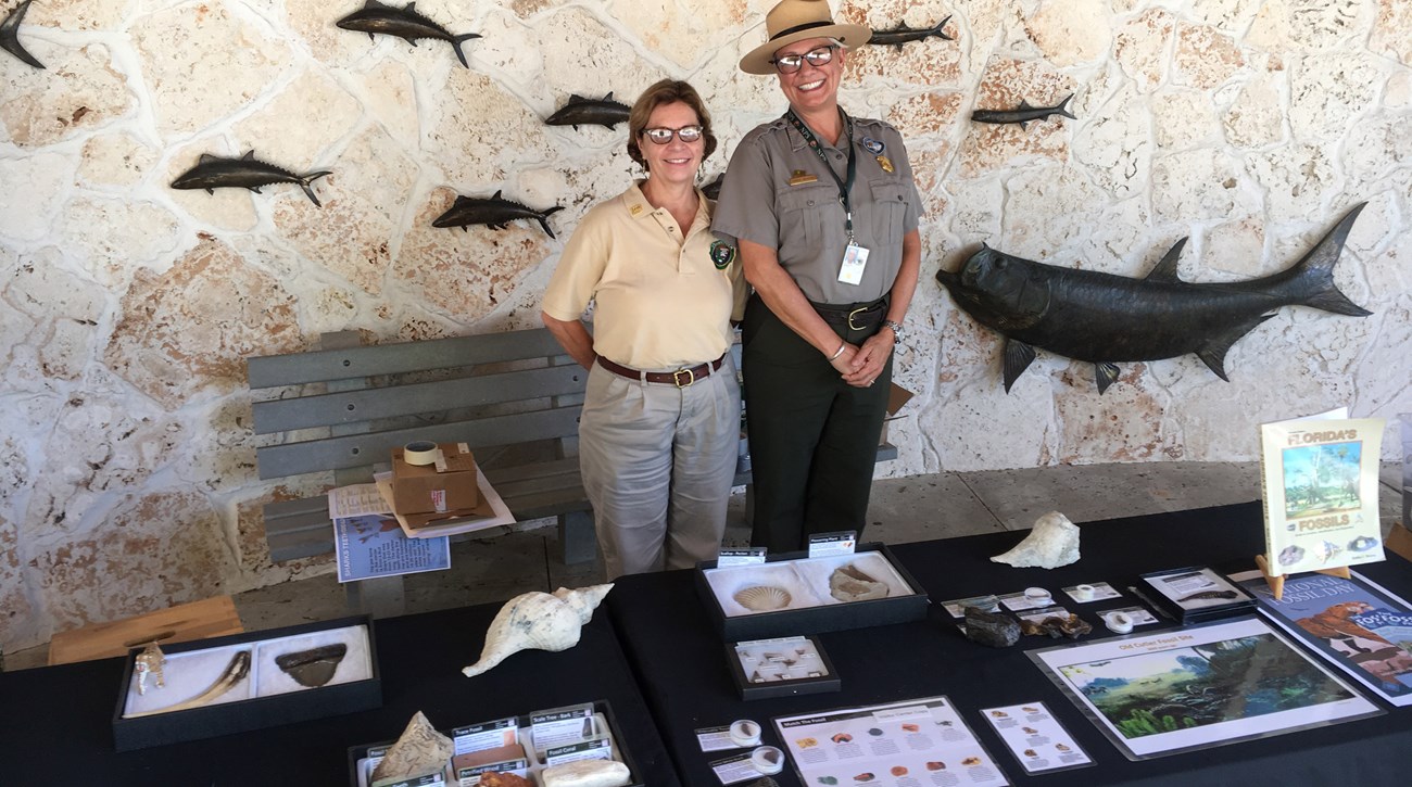 jrpaleo edu kit at bisc rangers with fossil display and touch table