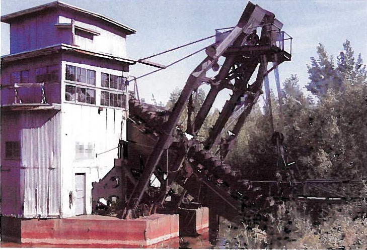 Buckline Dredge sits abandoned in a pond.