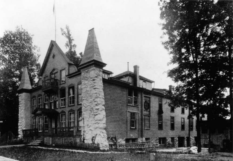 lt= Exterior of Clara Barton's home