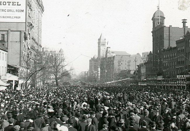 1913 Suffrage Parade Pennsylvania Ave DC. Courtesy DCPL